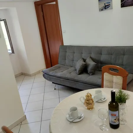 Apartment Apartments By The Sea Pisak, Omis - 10323 *