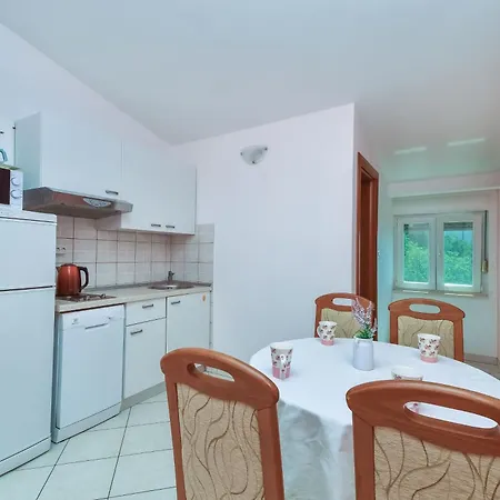 Apartment Apartments By The Sea Pisak, Omis - 10323 Pisak